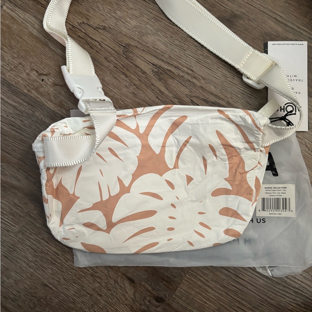 Aloha Collection Monstera Hip Pack Desert & White Color